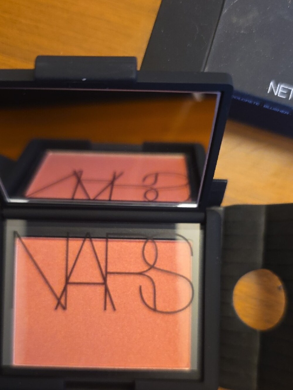 Blush Compact New In Box - Picture 2 of 3